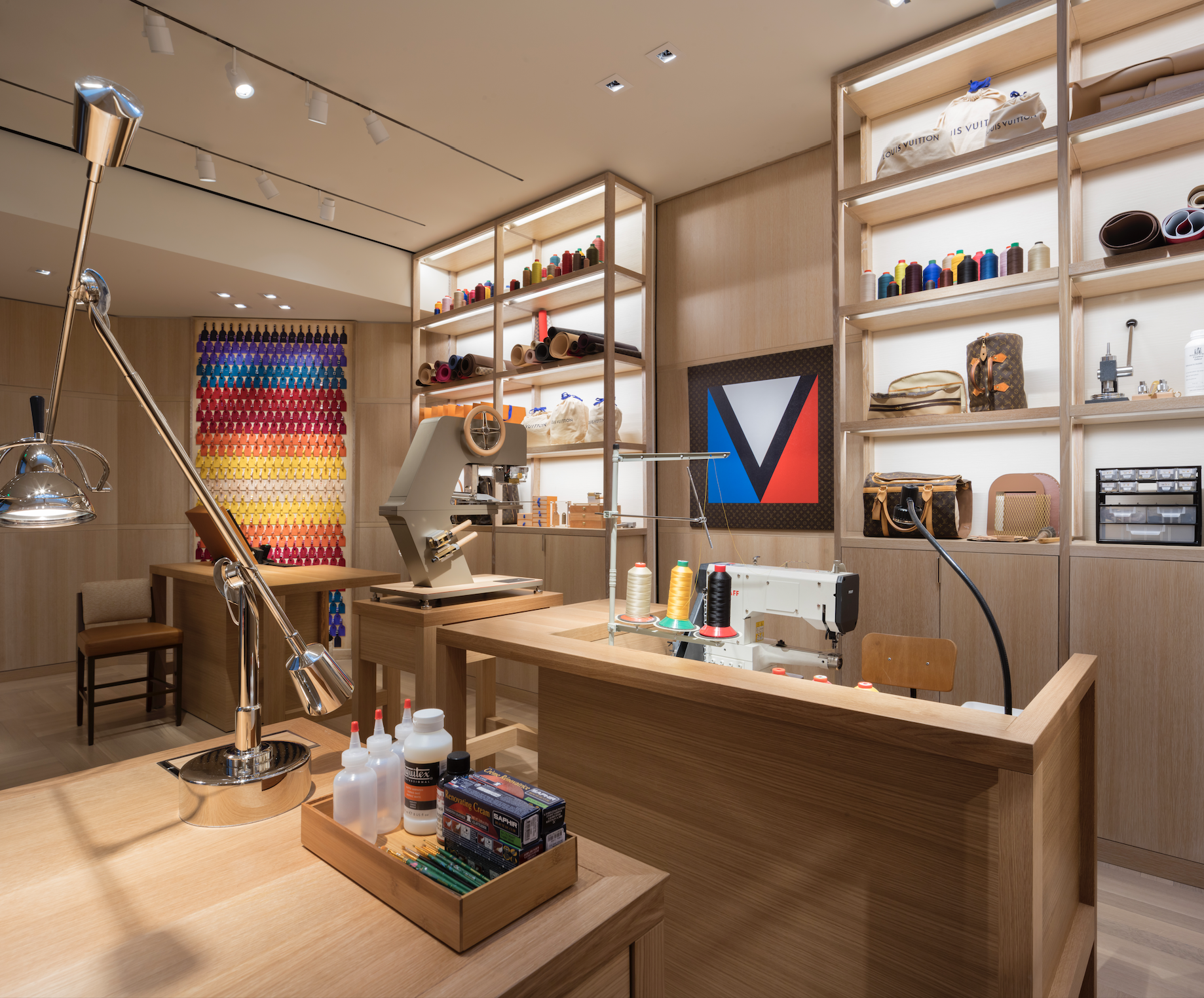 その他 LV Store Display 20cm LV x TM Superflat Characters Cardboard Box - Library | LOUIS VUITTON